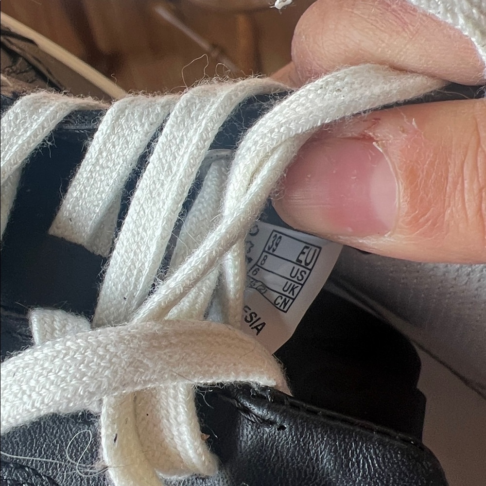 Women’s Ecco Black Leather Sneakers - Picture 7 of 7